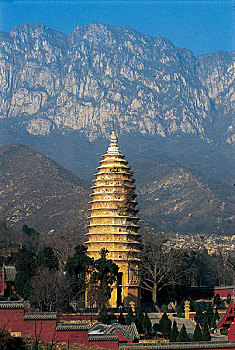 河南登封市嵩山嵩岳寺塔