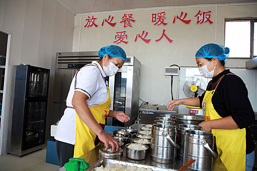 山东省日照市,爱心食堂进乡村,老人吃上暖心餐