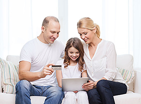 家庭,孩子,科技,钱,家,概念,微笑,父母,小女孩,平板电脑,信用卡,在家