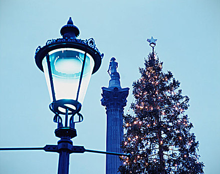 纳尔逊纪念柱,路灯,圣诞树