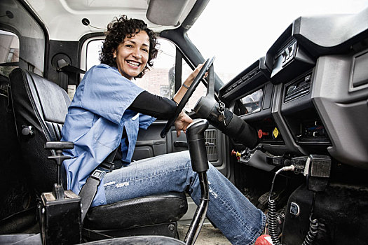 西班牙裔女性,卡车司机,公司,运货卡车