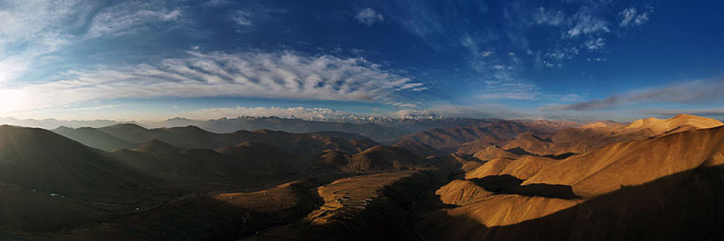 珠穆朗玛峰群山全景