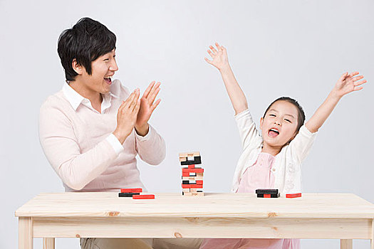 父親,女兒,棋類游戲