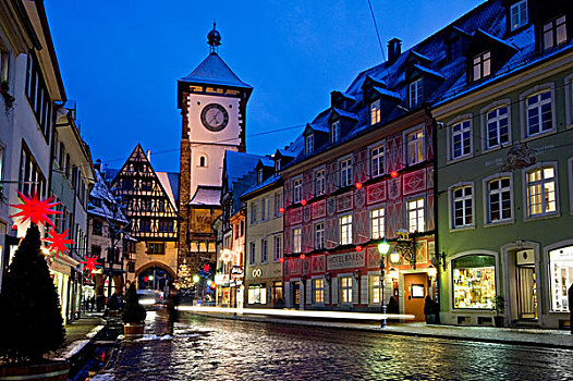 斯瓦本门,大门,塔,圣诞气氛,雪,老,城镇,布赖施高,黑森林,巴登符腾堡,德国,欧洲