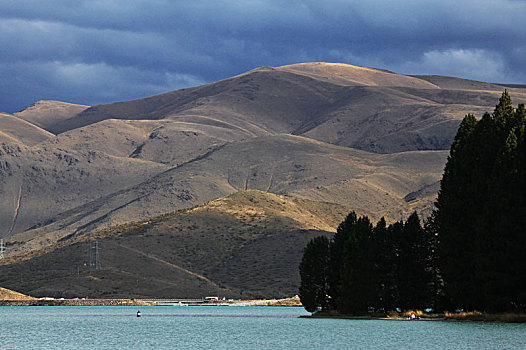 新西兰南岛特威泽尔小镇和鲁塔尼瓦湖