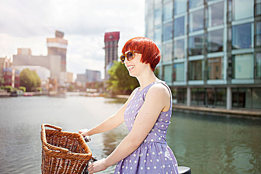 女人,推,自行车,运河,东方,伦敦,英国