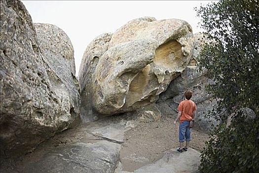 攀岩者,看,石头