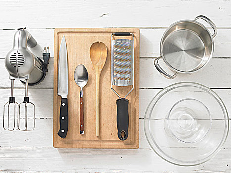 厨具,刀,勺子,擦菜板,玻璃碗,锅