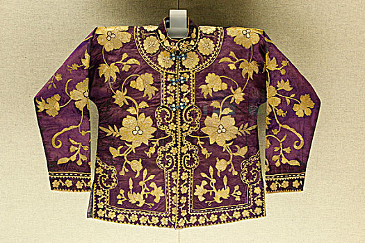 维吾尔族平金绣花卉纹紫绒对襟袄,清代