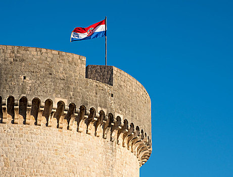 城墙,塔,旗帜