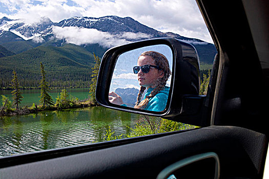 反射,女孩,侧面,风景,倒影,汽车,碧玉国家公园,艾伯塔省,加拿大