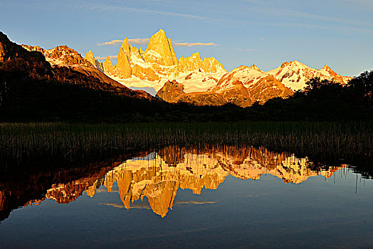 山脉,日出,反射,洛斯格拉希亚雷斯国家公园,圣克鲁斯省,巴塔哥尼亚,阿根廷,南美