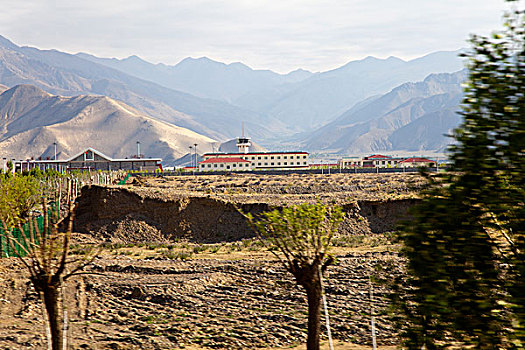西藏日额则雅鲁藏布江河谷