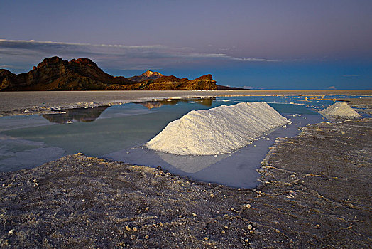 盐,堆放,开采,盐湖,黄昏,乌尤尼盐沼,波托西地区,玻利维亚,南美