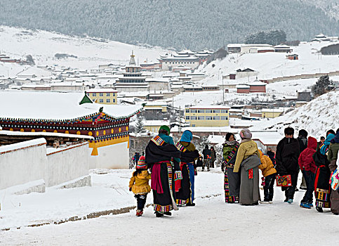 甘肃甘南地区,郎木寺,藏传佛教圣地,藏民服饰,徐学哲摄影,尼康,年,月