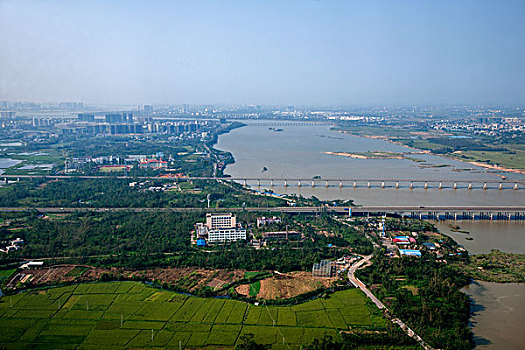重庆至海口航线上俯望海南海口市