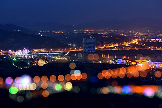 山东省招远市色彩斑斓的城市夜景风光