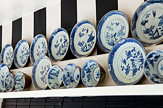 收集,蓝色,白色,盘子,碗,木质,架子,壁纸,宽,条纹