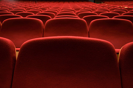 电影院的红色座椅