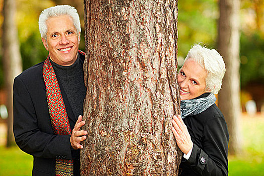 高兴,老年,夫妻,秋日树林