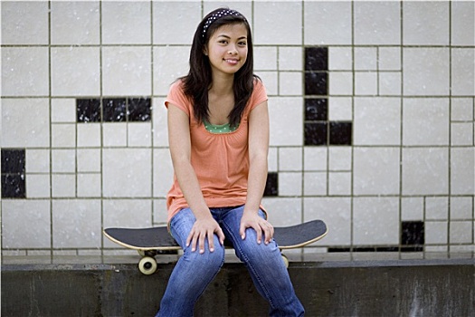 少女,13-15岁,坐,滑板,微笑,头像