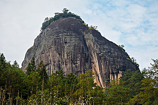 武夷山景区虎啸岩