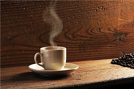 咖啡杯,木桌子