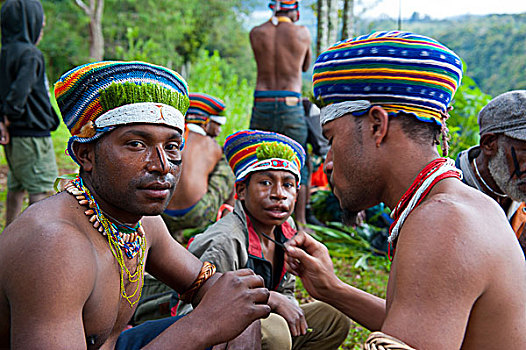 部落男子,放,向上,彩色,脸,庆贺,传统,唱歌,高地,巴布亚新几内亚,美拉尼西亚