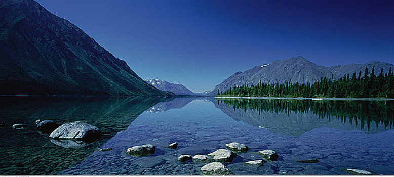 湖,克卢恩国家公园,育空地区,加拿大