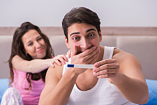 年轻家庭,妊娠测试