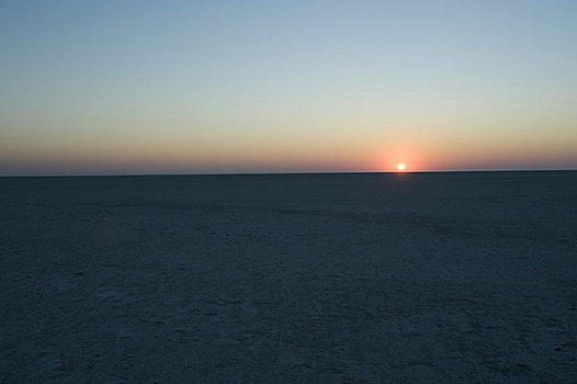 博茨瓦纳,卡拉哈里沙漠,日出,上方,马卡迪卡迪盐沼,盐磐