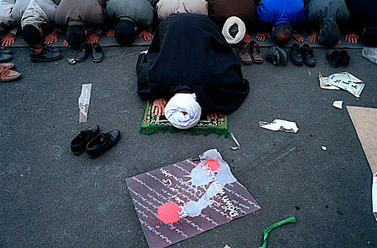 说话,祈祷,街上,正面,大使馆,典礼,纪念,周年纪念,暴风天气,德黑兰,2003年