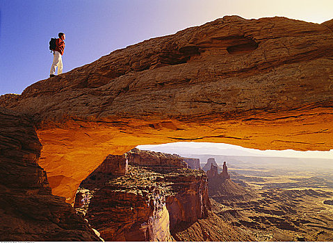 日出,方山石拱,峡谷地国家公园,犹他,美国