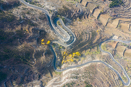 航拍济南金钢纂村的盘山公路