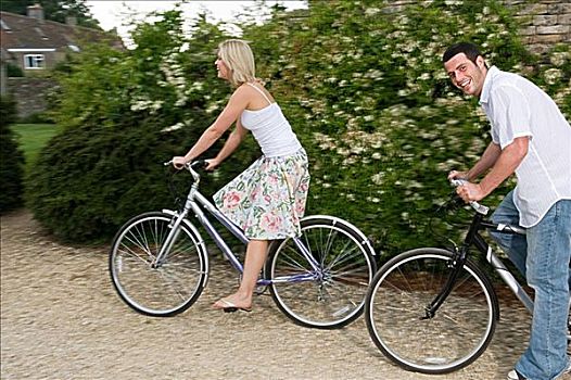 伴侣,骑自行车