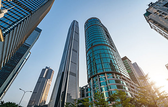 深圳现代建筑办公楼和城市广场街道