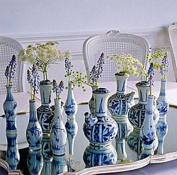 收集,蓝色,白色,中国,瓷器,花瓶,反射,托盘,相互,拿着,花