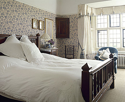 传统,卧室,花,壁纸,幕帘,凸窗,木质,床,刺绣,床上用品