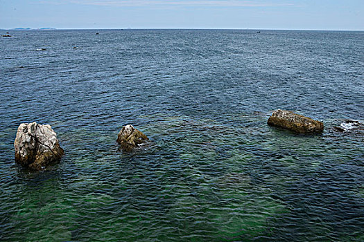 清澈的养马岛海景