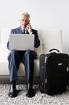 商务人士,手机,笔记本电脑,商务旅行