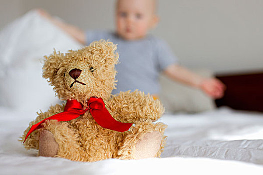 可爱,泰迪熊,床上,正面,女婴