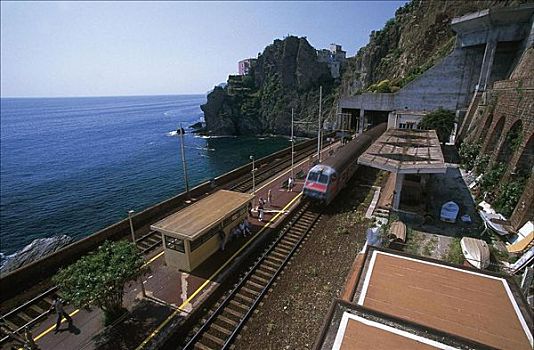 车站,站台,岩石海岸,海洋,马纳罗拉,五渔村,利古里亚,意大利,欧洲