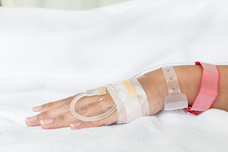 手_女病人_输液_滴_针_穿刺_医院_特写_病房_高清图片_全景视觉