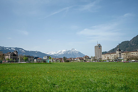 瑞士度假胜地因特拉肯风光美景－雪山草地,蓝天白云