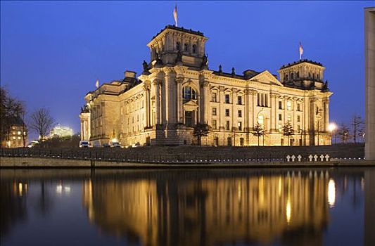 德国国会大厦,建筑,反射,施普雷河,晚上,柏林,德国