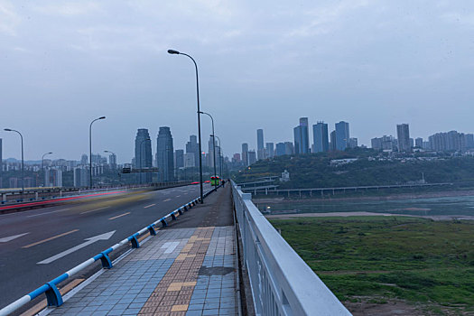 重庆渝中区长江大桥及周边景观