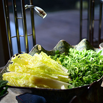 中国餐厅自助餐可供选择的蔬菜拼盘