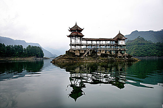 小南海地震遗址鸡爪亭