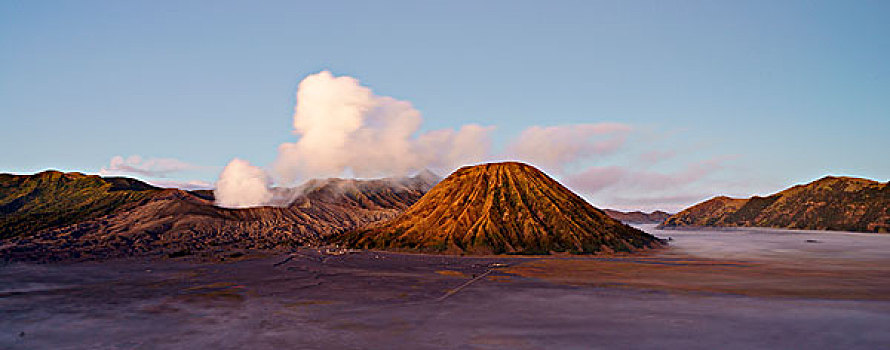 婆罗摩火山,烟,攀升,右边,背影,火山,国家公园,爪哇,印度尼西亚,亚洲