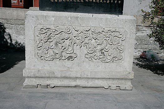 北京雍和宫内的石刻